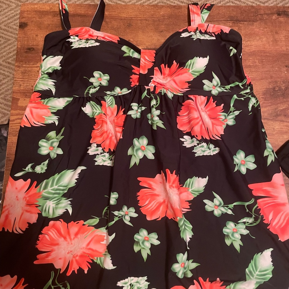 Floral tankini swim suit